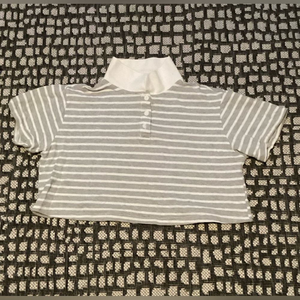 Wild fable gray and white crop top